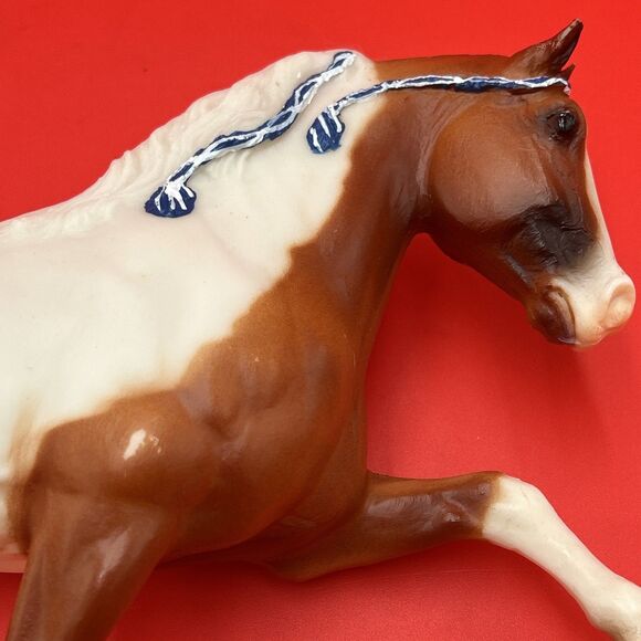 Breyer Molding #913 High Flyer Tennessee Walker Horse w/ White & Blue Ribbon - Picture 7 of 8